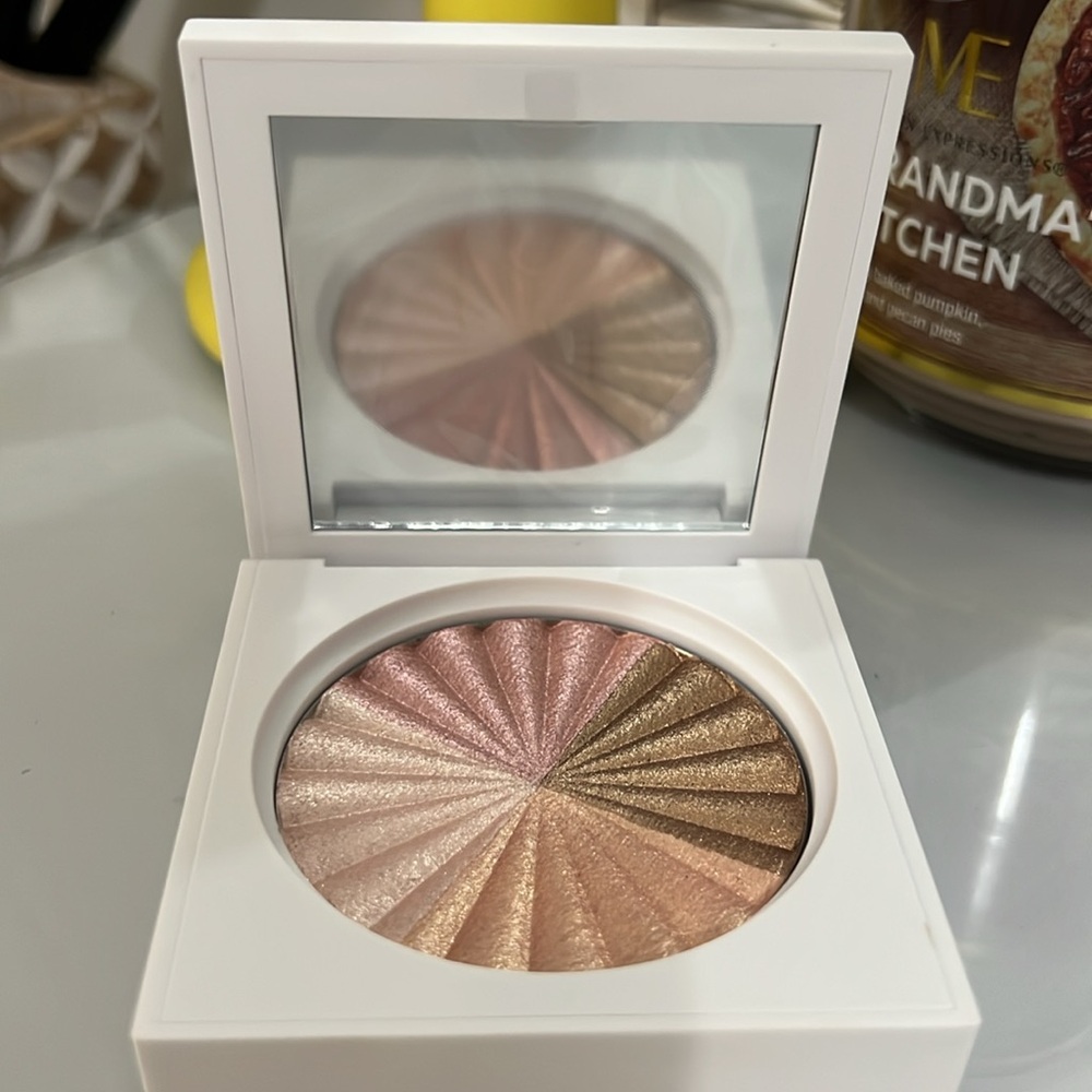 Ofra Cosmetics X'S & GLOW'S Highlighter
